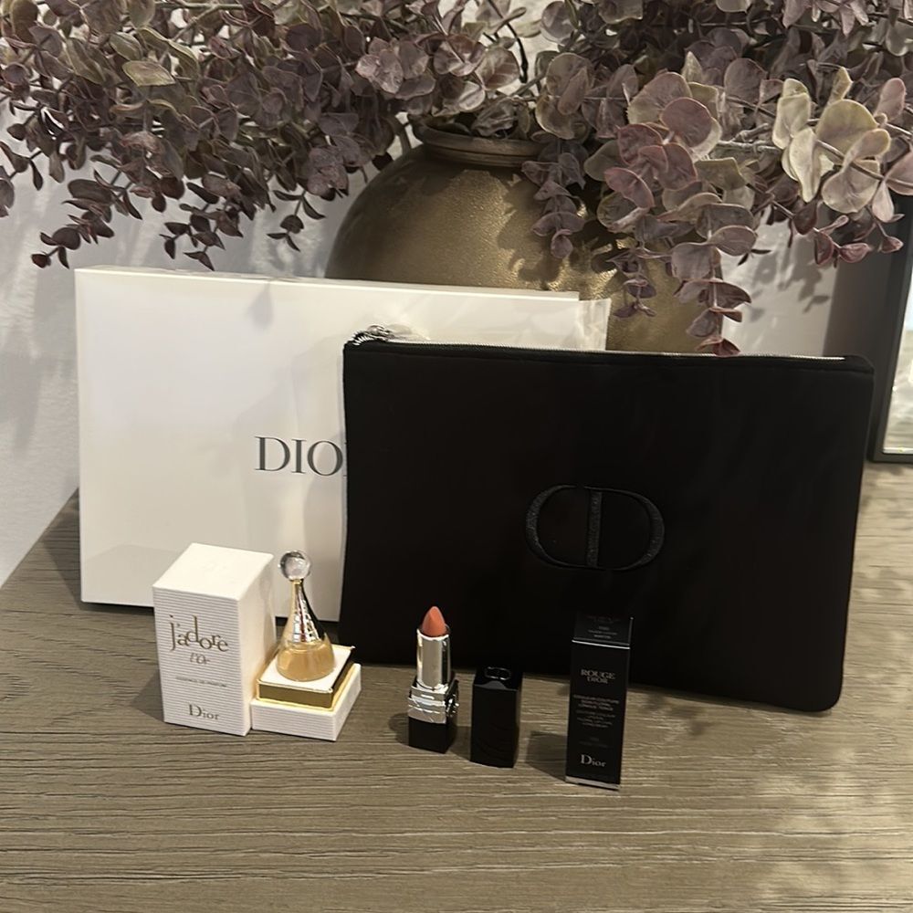 Christian Dior cosmetics bag, lipstick and perfumee - Picture 3 of 10